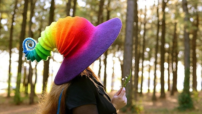 Každá správná čarodějka potřebuje klobouk!