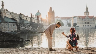 Sonjin snoubenec je z linie Dumasových, do které patřil i spisovatel Alexandre Dumas.