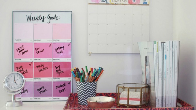 Dekorativní krabičku, úschovnu na časopisy nebo tuto praktickou nástěnku vytvoříte za chvilku, aniž utrpí vaše konto.