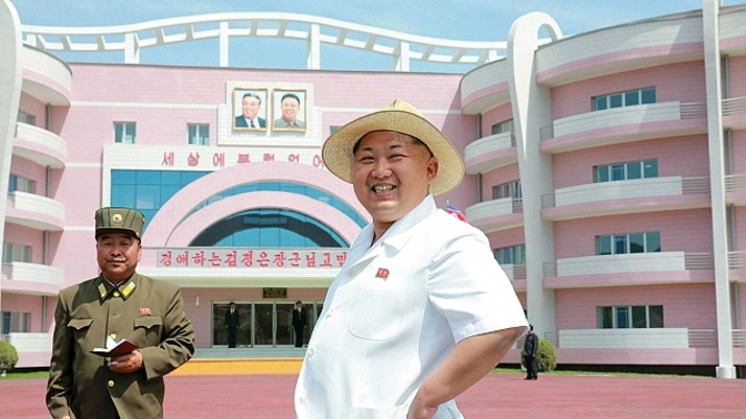 Potrpí si na betonové masivy, ale i výstřední exteriéry, jež vypadají poněkud... infantilně.