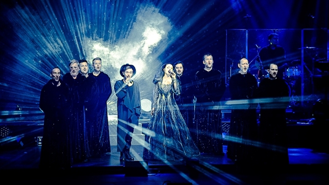 Koncerty skupiny Gregorian jsou pověstné působivou světelnou show.