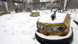 Chátrající zábavní parky působí ponurým až depresivním dojmem.