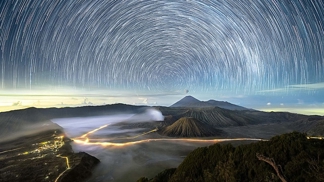 Tváří tvář vesmíru si člověk připadá zcela bezvýznamný.