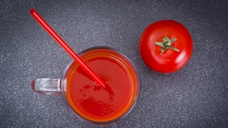 Rajčatového džusu se v letadlech každoročně vypije neuvěřitelné množství.