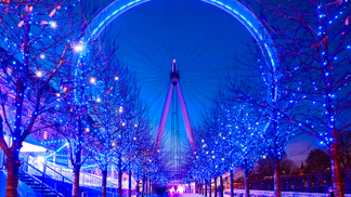 Světla propůjčují městům přitažlivou magii.