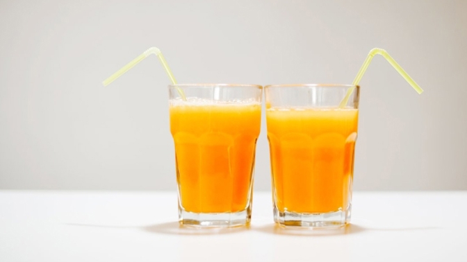 Ani stoprocentní džus není svatý.