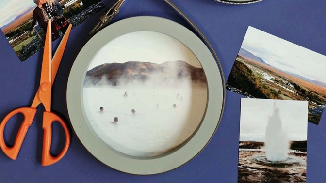 Malý krok pro rámeček, ale velký skok pro vaše bydlení. Fotografie zavěšené na pásku dodají vašemu domovu osobní prvek!