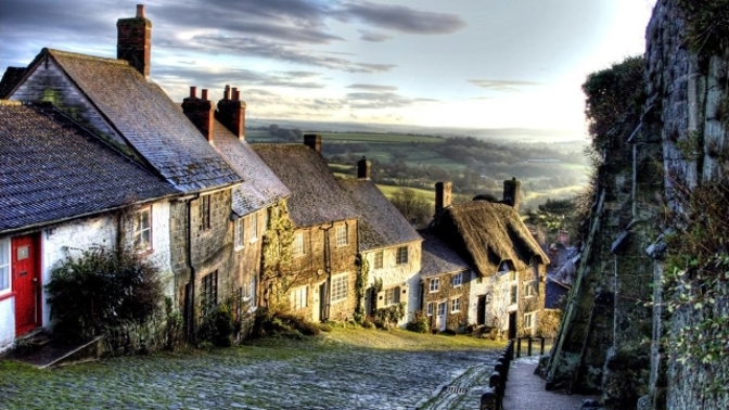 Gold Hill se proslavil v reklamě na chléb Hovis, jehož znělku obstarala Dvořákova symfonie Z Nového světa.