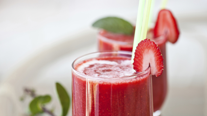 Je libo smoothie s arašídovým máslem nebo spirulinou?