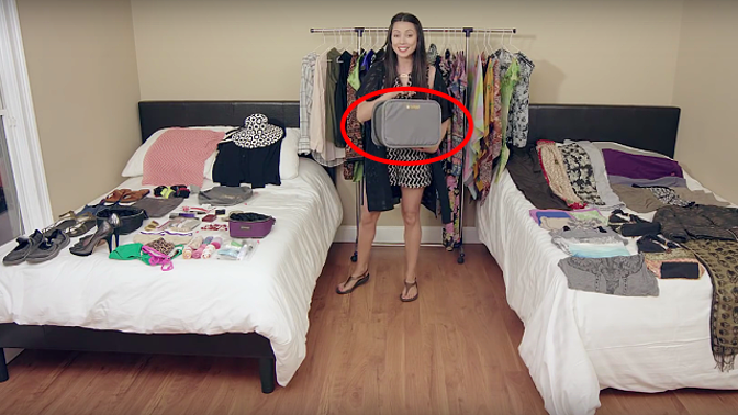 Herečce Rachel Grant se do kufříku vešlo 23 kusů oblečení.