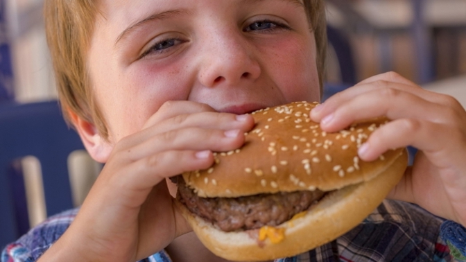 Neporušil přitom pravidla jízdy. Ani nepřekročil povolenou rychlost.
