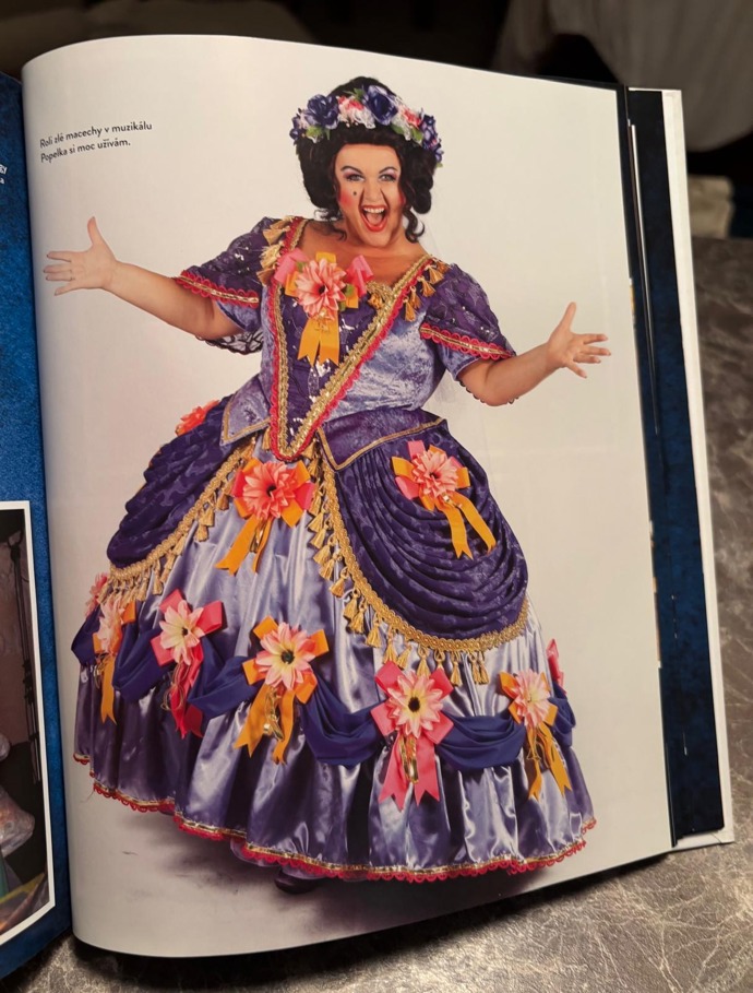 Hanka Křížková jako Macecha v muzikálu Popelka na ledě