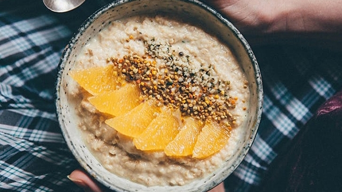 Ovesná kaše spouští produkci spánkového hormonu melatoninu.