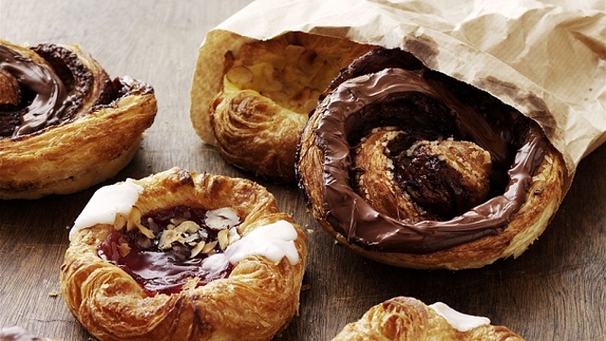 Skryté cukry a trans-tuky v pečených pochoutkách urychlují stárnutí.