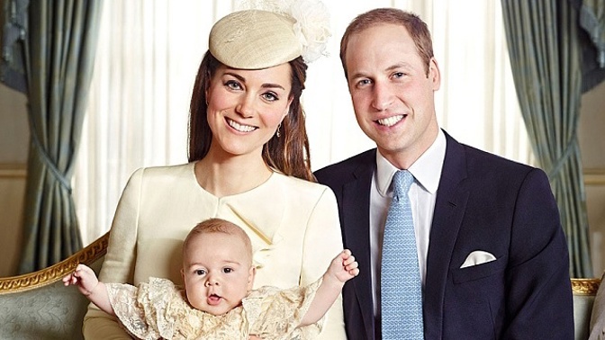 Zelenooká vévodkyně Kate a modrooký princ Charles počali dle předpovědí modrookou holčičku.