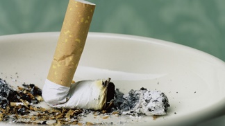 Věděli jste, že spojením kouření a alkoholu se zvyšuje riziko rakoviny úst až 38násobně?