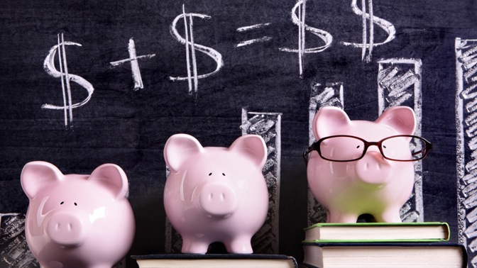 Symbolické porcelánové prase bude brzy naplněné, když se budete držet následujících 5 rad.