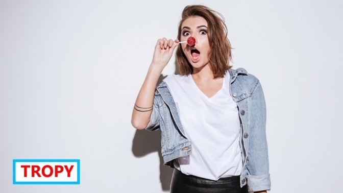 Doma chladno, v destinaci třicetistupňová vedra. Co na sebe?