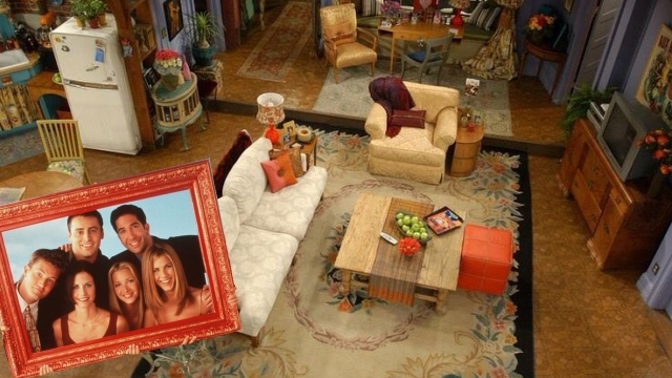 Monica s Rachel rozhodně nešetřily s vybavením. Jejich bydlení je tak mimořádně útulné.