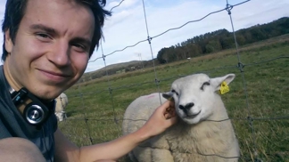 „S vaším hostem či hostitelem můžete něco uvařit, probrat životní filosofii anebo dát brko,“ říká Martin Čejka.