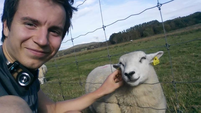 „S vaším hostem či hostitelem můžete něco uvařit, probrat životní filosofii anebo dát brko,“ říká Martin Čejka.