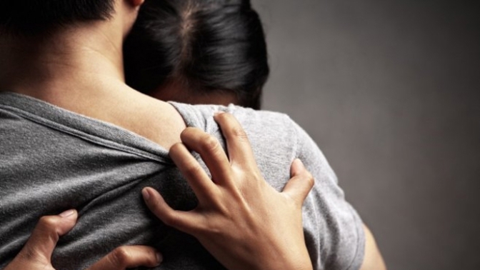 Nevěra ještě neznamená konec. Vztah může dokonce posílit.