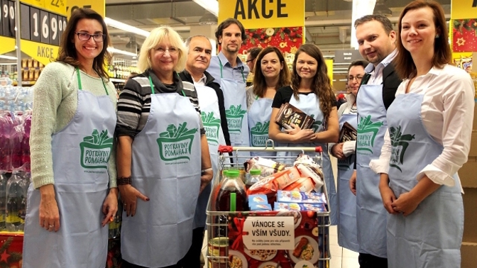 Darované potraviny loni pomohli 63 000 lidí měsíčně.