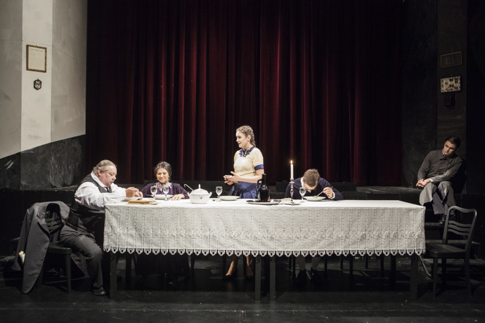 Sarah Haváčová ve hře Spalovač mrtvol.