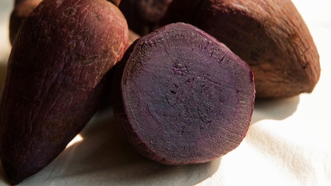 Ube, brambory, fialová