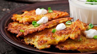 Co se zbylou bramborovou kaší? 4 rychlé recepty na skvělé placky a smaženky