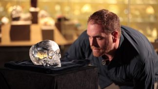 Oblíbený pořad se vrací: Josh Gates pátrá po uprchlých nacistech i filmových pamětihodnostech