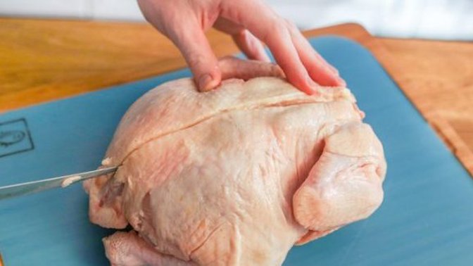 Prsní kost nařízněte