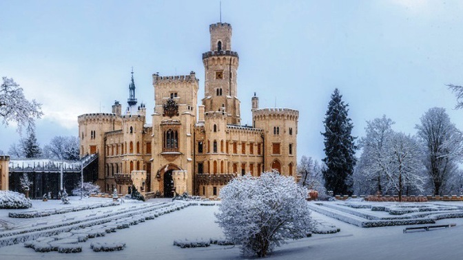 Zámek Hluboká nad Vltavou je krásný v každém roční období