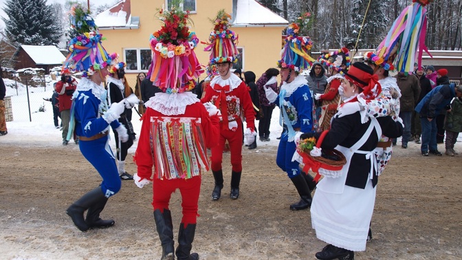 Masopustní průvod maškar lidově zvaný "vostatky" v obci Vortová na Hlinecku.