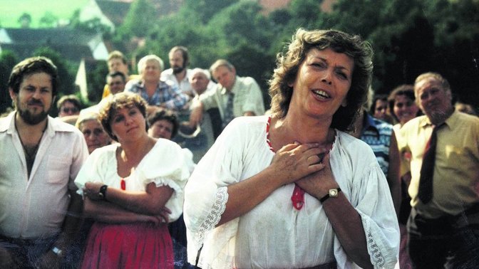 Slunce, seno a pár facek: Troška si lechtivou scénu natočil sám. Jiráskovou prosadil do filmu lstí