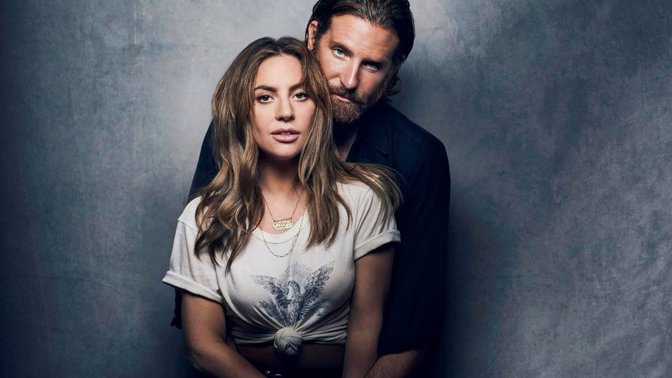 Ve filmu si Lady Gaga zahrála neznámou talentovanou zpěvačku Ally, kterou objeví slavná country hvězda Jackson Maine (Bradley Cooper). 