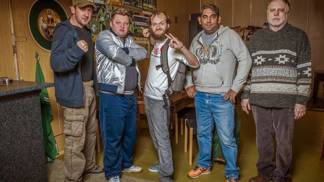 Celá parta štamgastů ze Severky ze seriálu Most!