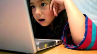 Občas se děti z internetu dozvědí věci, které by nejdříve měly slyšet od vás.