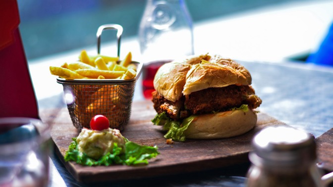 Strava by neměla být pro organismus zatěžující a neměla by vést k nadváze.