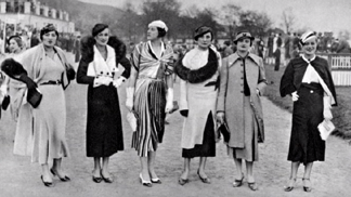 Ženy z vysoké společnosti vždy musely být za dámy.