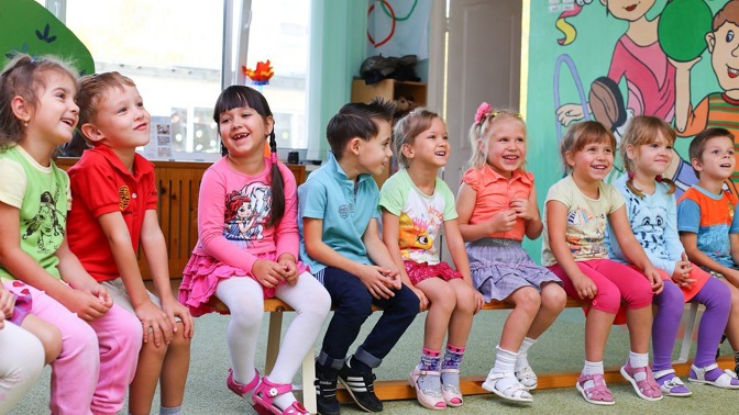 Jak se učitelé a vychovatelé dětem věnují, se můžete dozvědět ze zvláštního programu, který nejčastěji najdete na webu školky.