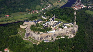 Navštivte největší vojenskou pevnost a hrad v Evropě. Pevnost Königstein leží jen kousek za hranicemi