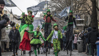 Oslavte svátek svatého Patrika netradičně: Stand-up komici z Irska vás pobaví břitkým humorem