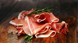 Lahodné prosciutto: Jak oblíbenou sušenou šunku využít v kuchyni? Vyzkoušejte 3 skvělé recepty