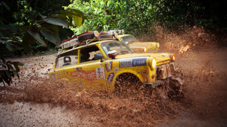 Třetinu cesty jsme jeli mimo asfalt, občas po cestách, kam se bojí vjet i s náhonem na všechna kola, a další třetinu ve výškách kolem 4000 metrů nad mořem,“ doplňuje Přibáň.