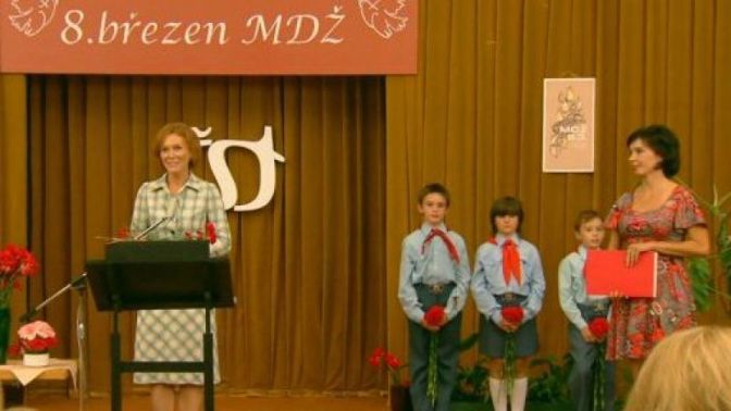 Na socialistické MDŽ si můžete zavzpomínat i díky seriálu Vyprávěj