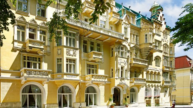 Architektonický klenot s krásným historickým exteriérem zdobí centrum města od roku 1906, kdy byl dokončen