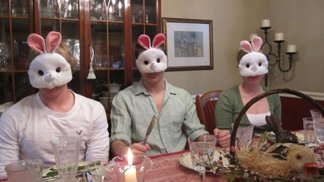 Stylová rodinná velikonoční večeře rodiny"magorů".