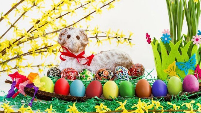 Velikonoční výzdoba, beránek a malovaná vajíčka - svátky jara jsou tu