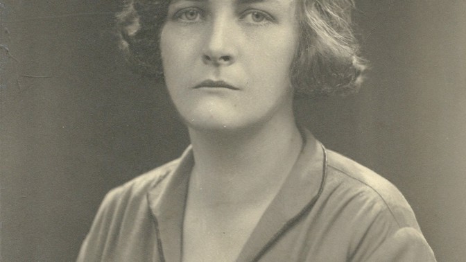 Doreen Warrinerová na portrétu z roku 1925.